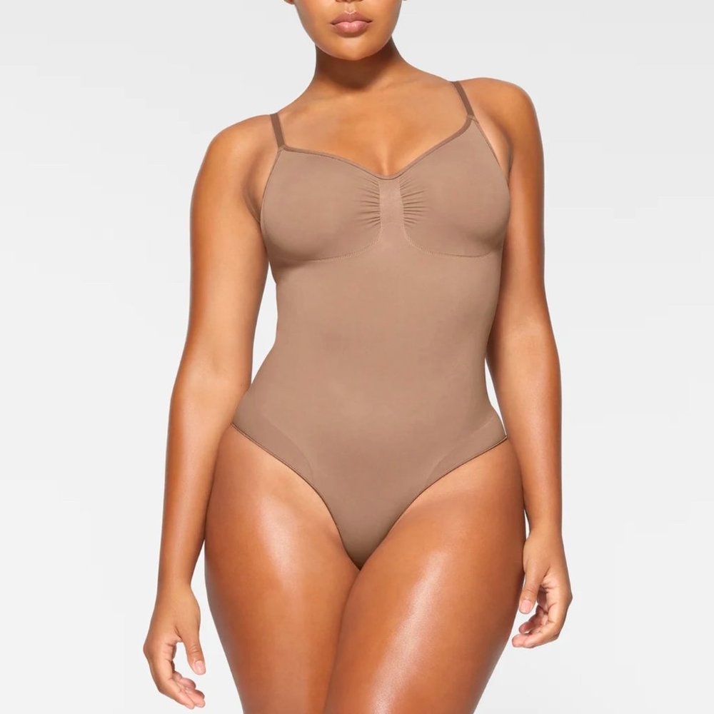 SKIMS | SEAMLESS SCULPT BRIEF BODYSUIT | NUDE | S/M